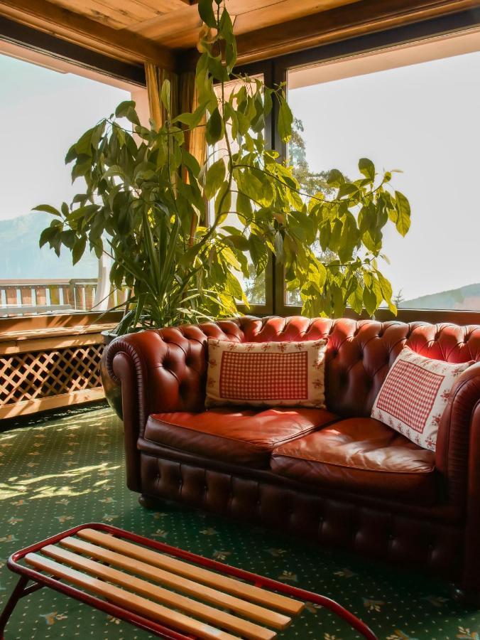 Hotel-Restaurant Le Mont Paisible, 克莱恩 蒙塔纳 外观 照片
