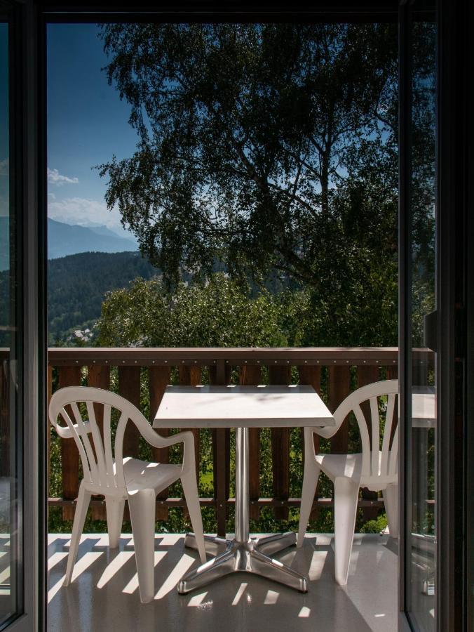 Hotel-Restaurant Le Mont Paisible, 克莱恩 蒙塔纳 外观 照片