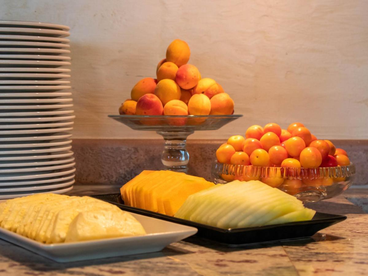Hotel-Restaurant Le Mont Paisible, 克莱恩 蒙塔纳 外观 照片