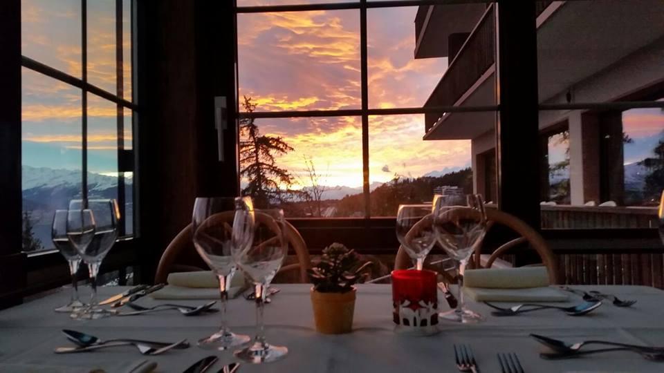 Hotel-Restaurant Le Mont Paisible, 克莱恩 蒙塔纳 外观 照片