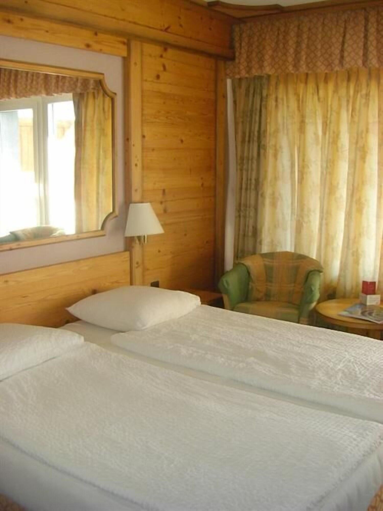 Hotel-Restaurant Le Mont Paisible, 克莱恩 蒙塔纳 外观 照片