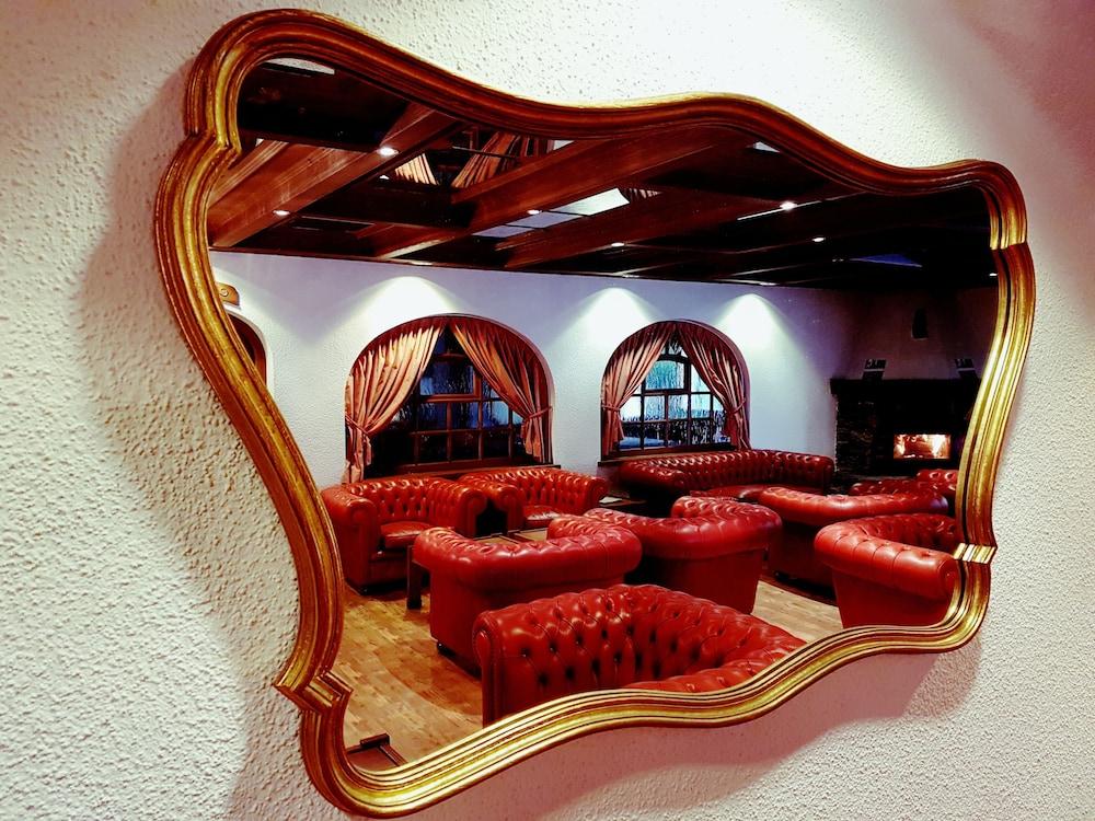 Hotel-Restaurant Le Mont Paisible, 克莱恩 蒙塔纳 外观 照片