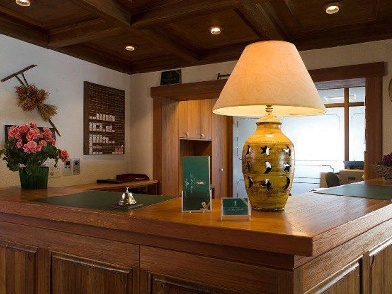 Hotel-Restaurant Le Mont Paisible, 克莱恩 蒙塔纳 外观 照片