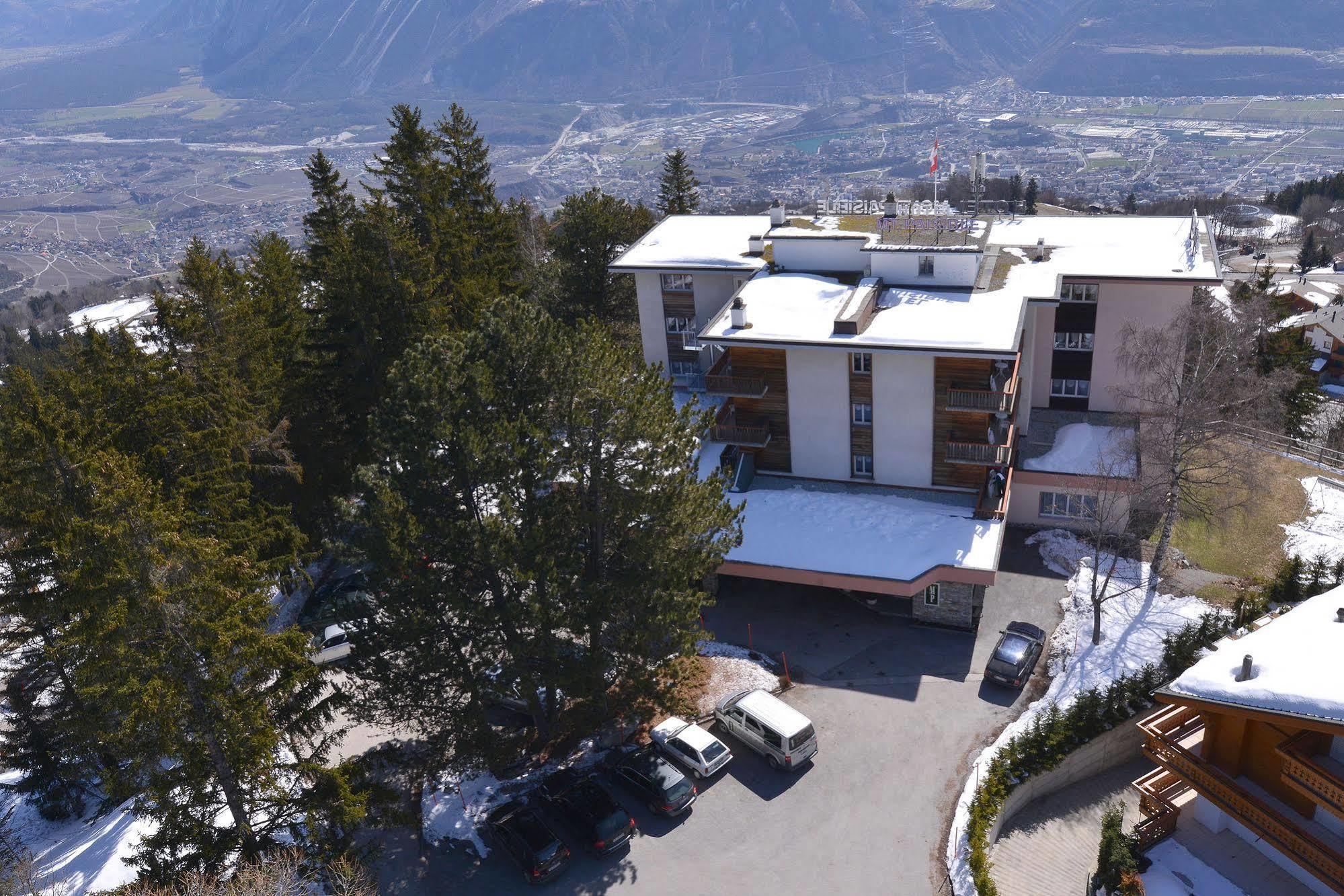Hotel-Restaurant Le Mont Paisible, 克莱恩 蒙塔纳 外观 照片